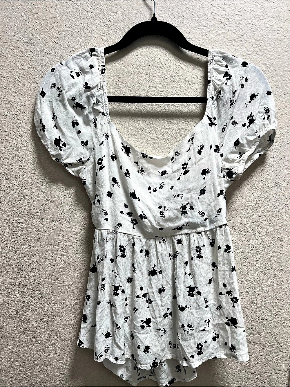 Love Tree Floral Romper in White & Black Size Medium